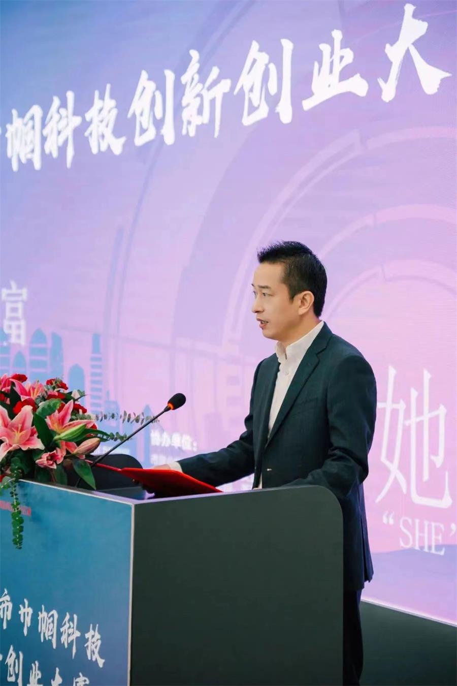 市委副書記何占宇 市委副書記何占宇