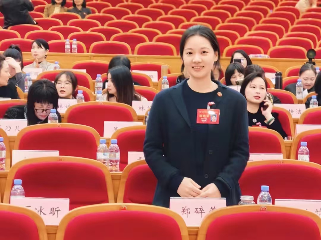 金橋銅業(yè)總經(jīng)理鄭碎燕 金橋銅業(yè)總經(jīng)理鄭碎燕